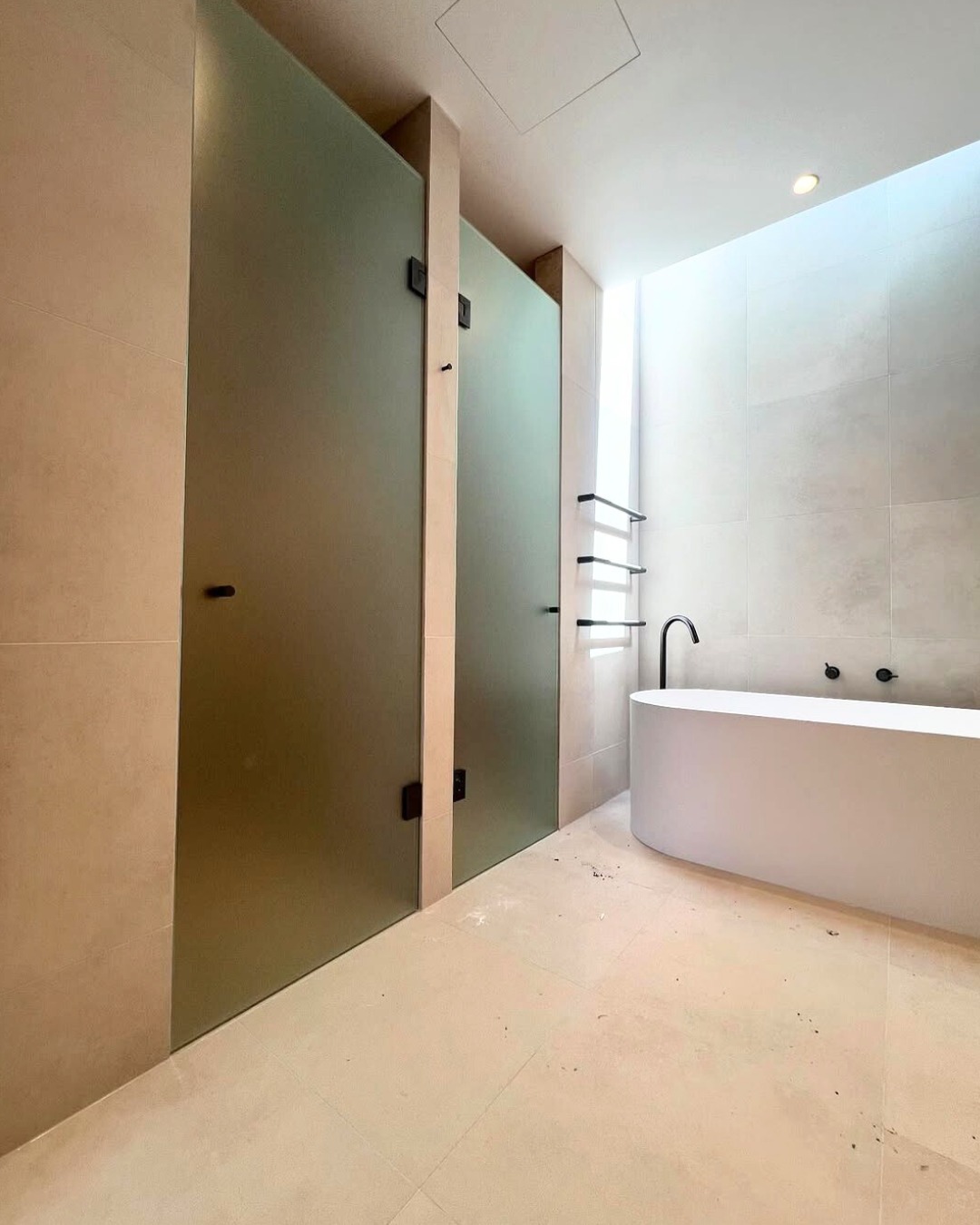 Acid-etched frameless shower screen door with gunmetal hardware